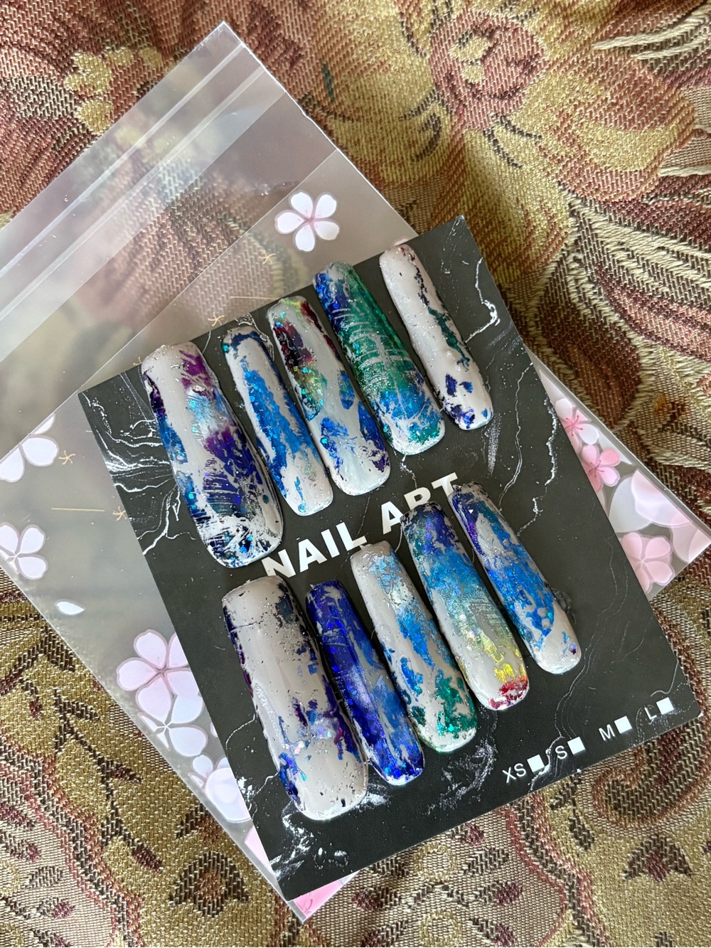Press on nails